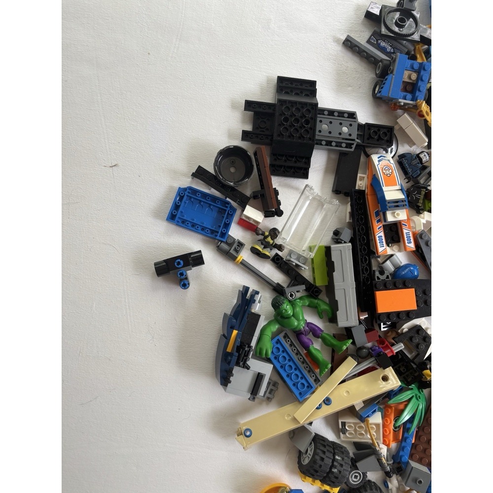 Lego Minifigure Accessories Lot  Random Pieces About 2# Assorted - Picture 4 of 8